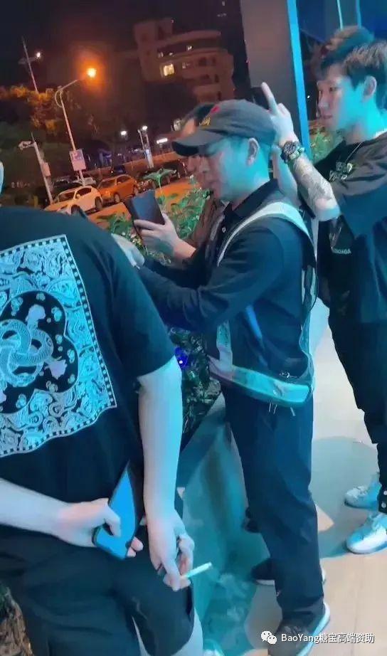 吃瓜车里拍视频,短视频背后的社会现象与网络文化 第3张 吃瓜车里拍视频,短视频背后的社会现象与网络文化 第3张